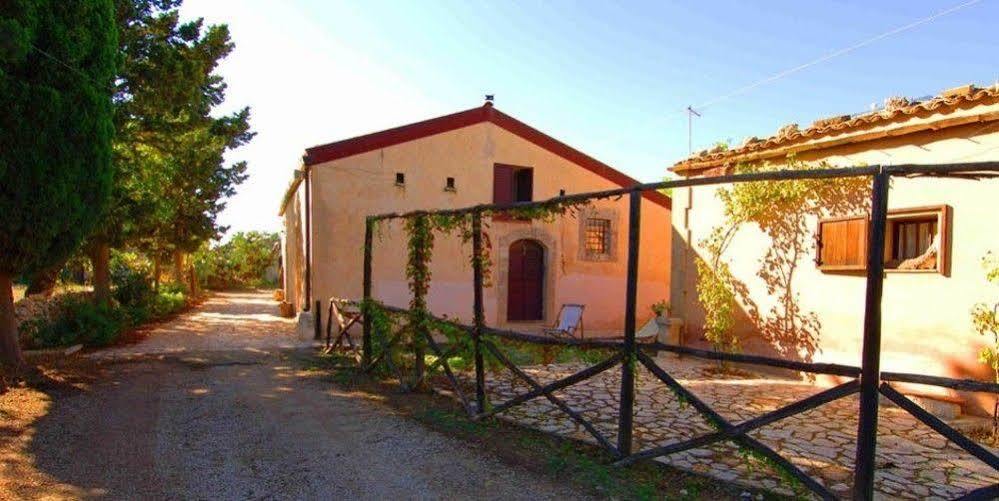 Agriturismo Terra Di Pace Noto Ngoại thất bức ảnh